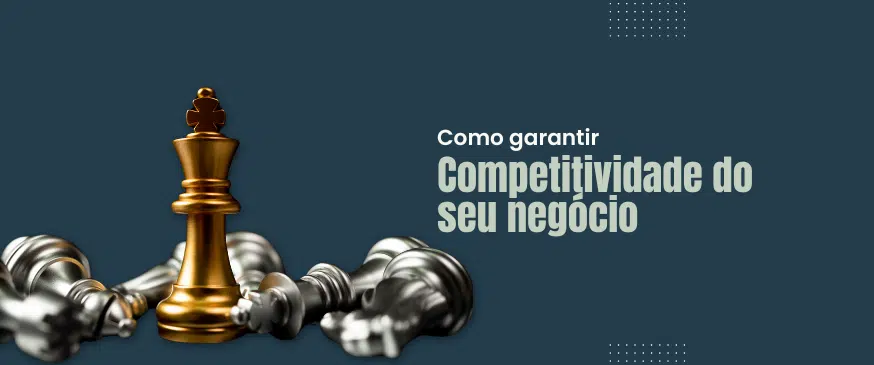 imagem com o fundo verde, apresentando o texto com o titulo como garantir a competitividade do seu negócio a direita, e uma imagem sem fundo de peças de xadrez, representando um rei dourado em pé sobre diversas peças prateadas caídas.